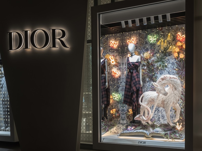 DIOR’s Decors celebrating Year-End Festivities in Boutiques Worldwide