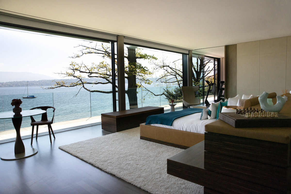 LRG_Accomodation_masterroom (2) Private villa at La Réserve Genève
