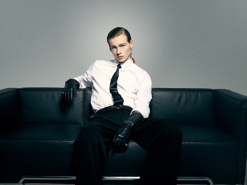 L’Éveil: Precision in Tension